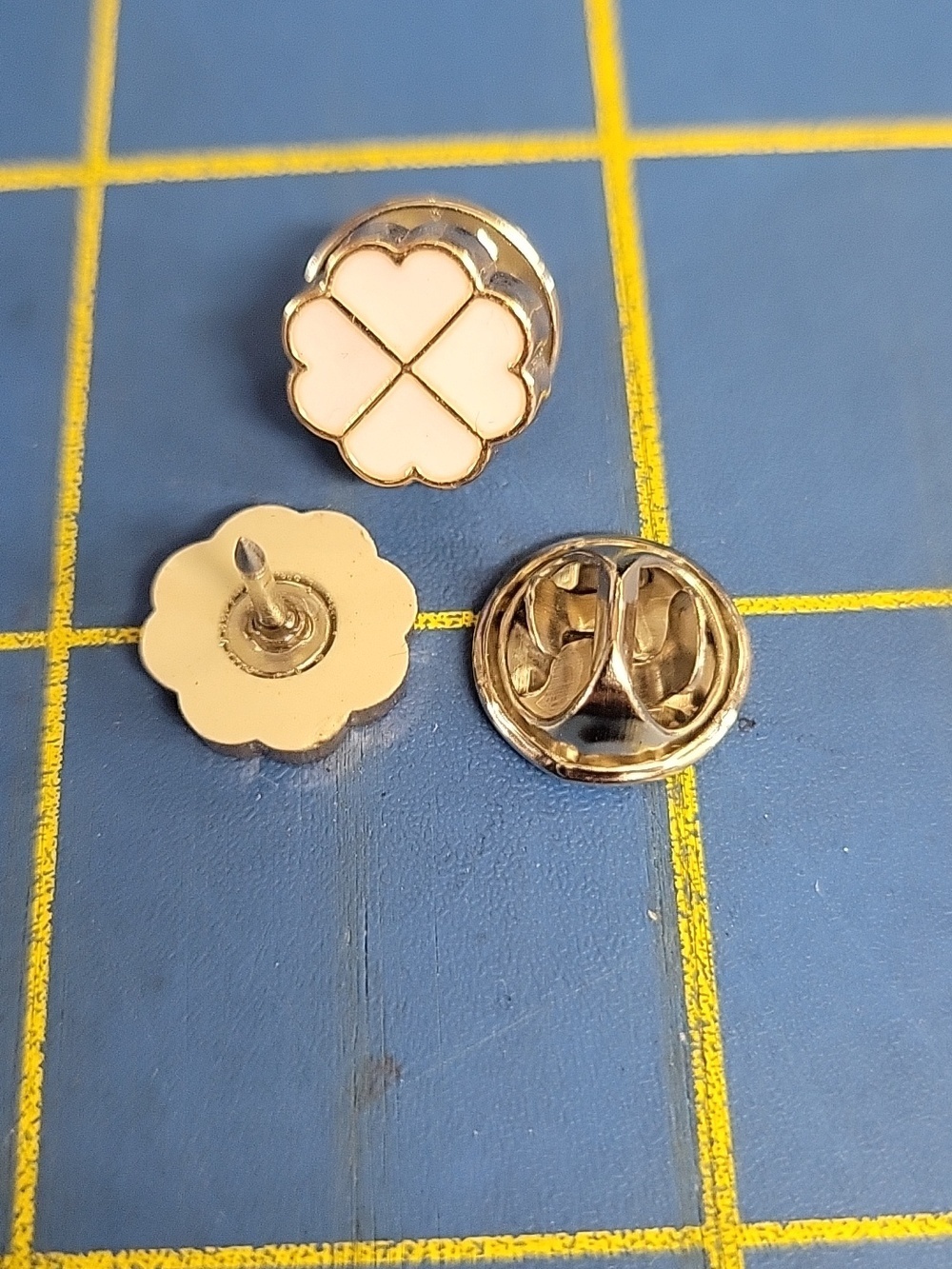 Flower Floral White Tack 0.25" Pin Gold Tone New 1 Pair (#5)